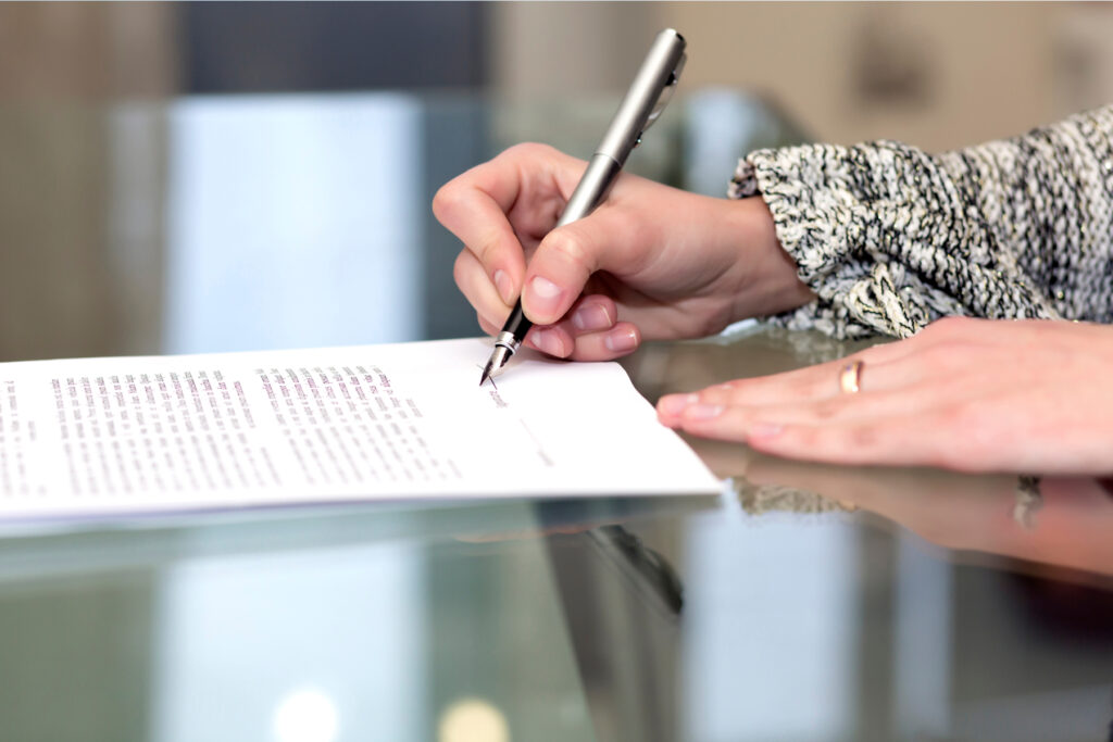 Client updating estate plan and will documents with Mississauga and Etobicoke estate lawyer